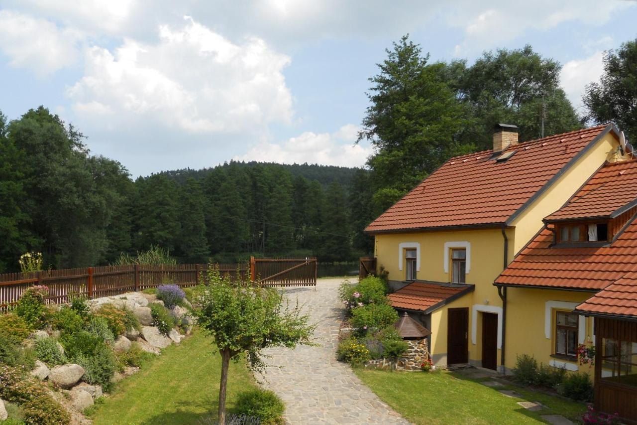 Mlyn Kamenice Klucenice Exterior foto