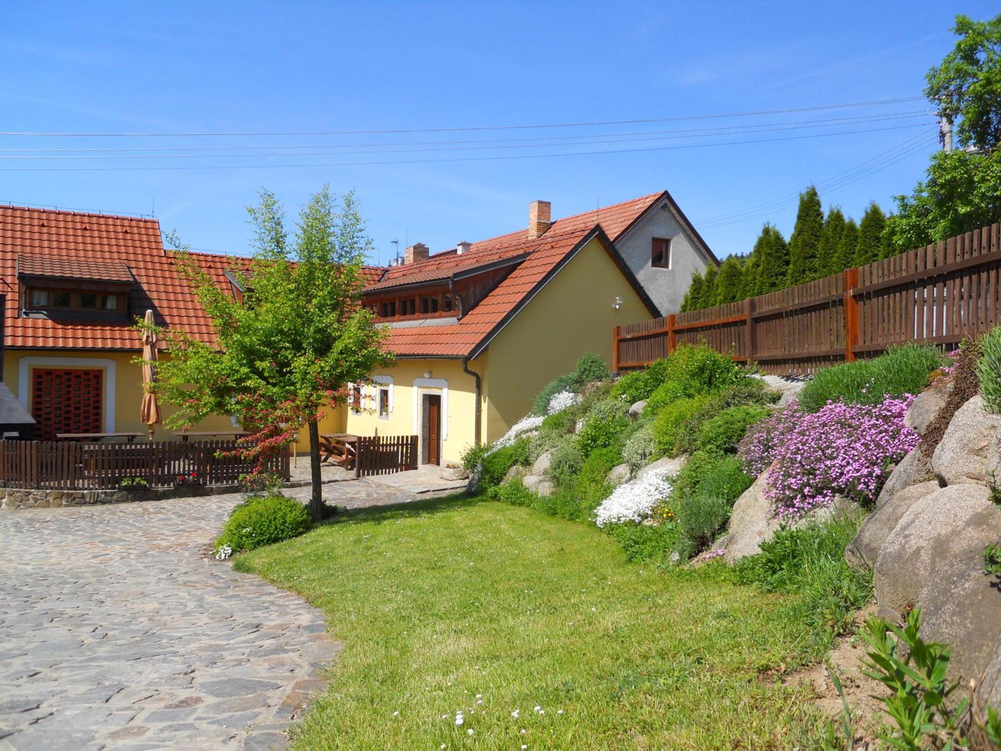 Mlyn Kamenice Klucenice Exterior foto